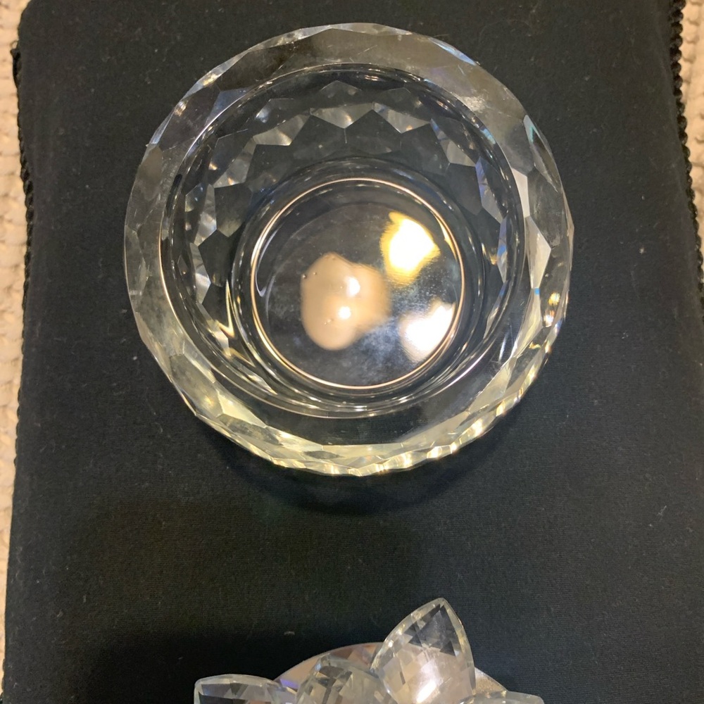 Crystal Lotus Flower Vase - Picture 2 of 4